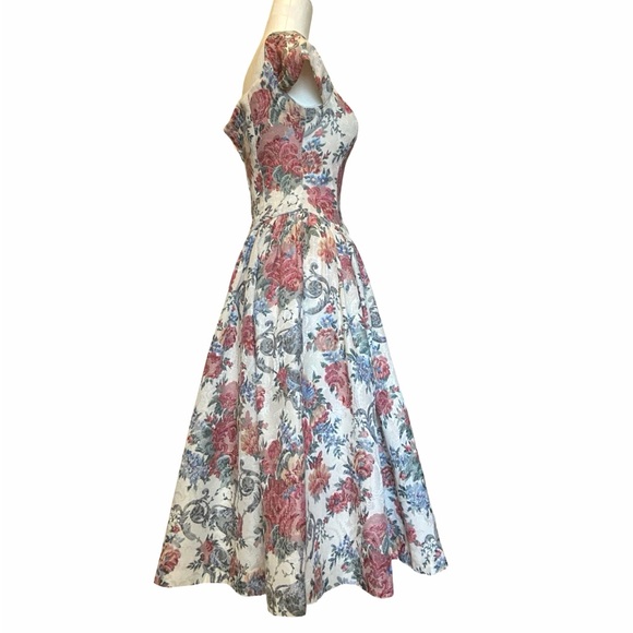 Handmade Vintage | Floral Brocade Sweetheart Dress - Picture 10 of 15